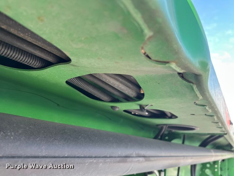 image for item YA2512 2022 John Deere RD45F flex draper head