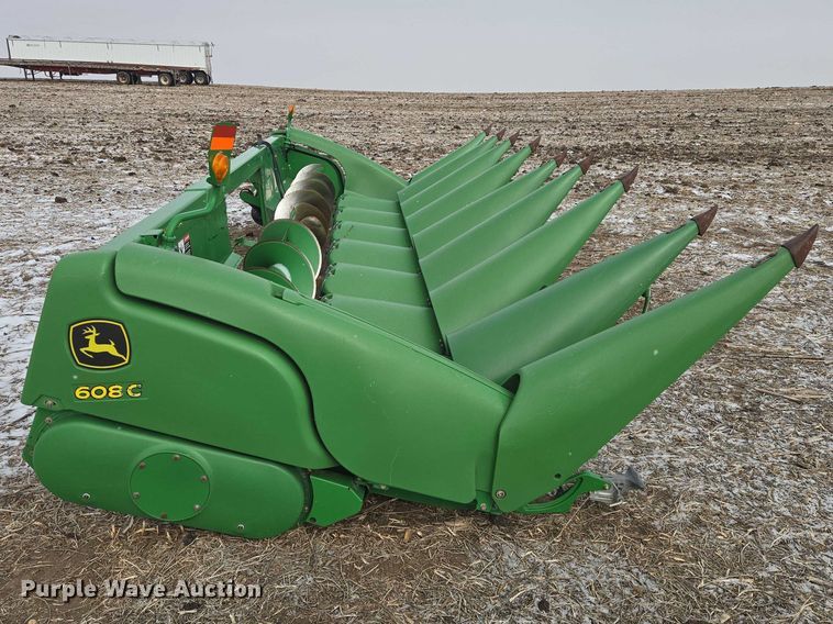 image for item YA2574 2009 John Deere 608C corn head