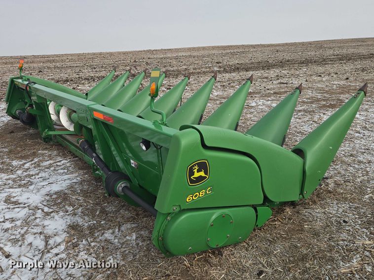 image for item YA2574 2009 John Deere 608C corn head