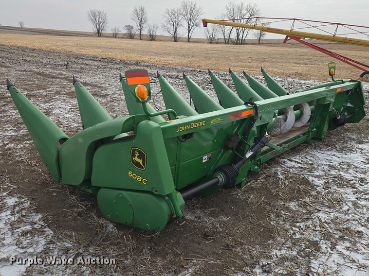 image for item YA2574 2009 John Deere 608C corn head