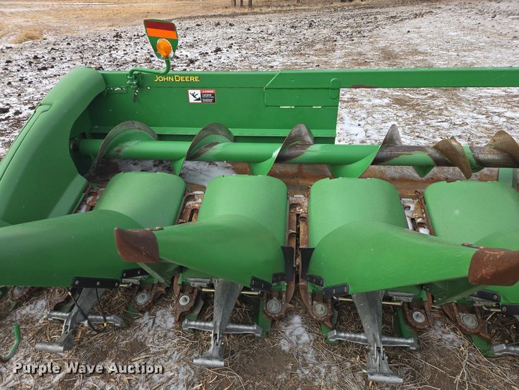 image for item YA2574 2009 John Deere 608C corn head