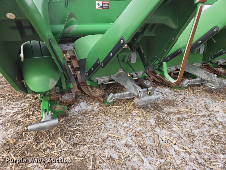 image for item YA2574 2009 John Deere 608C corn head