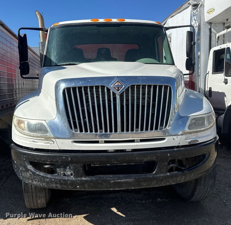 image for item YA2575 2009 International 4400 grain truck