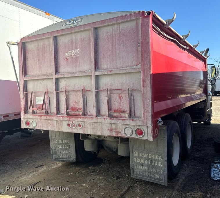 image for item YA2575 2009 International 4400 grain truck