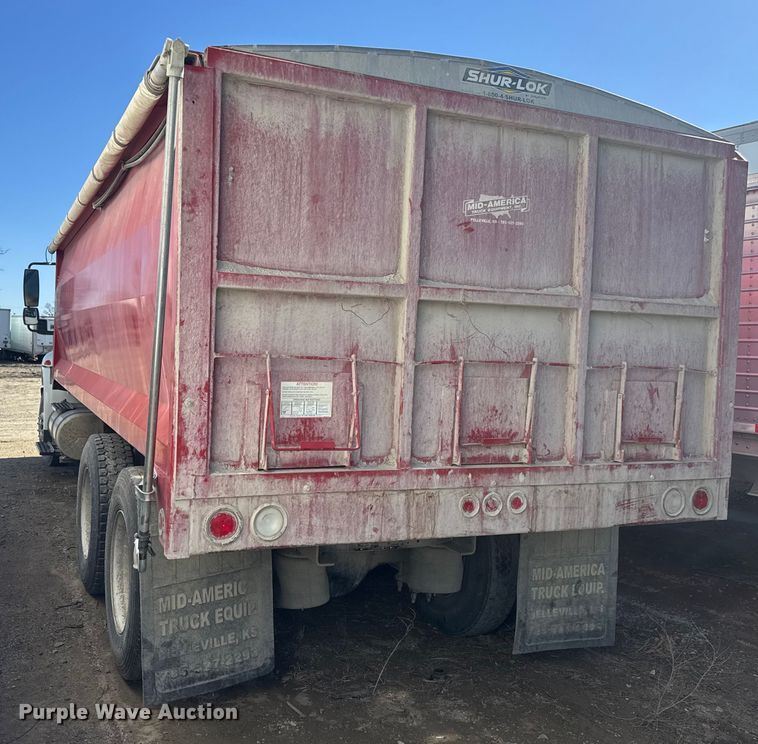 image for item YA2575 2009 International 4400 grain truck