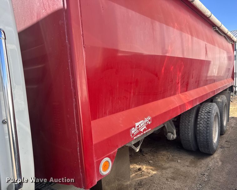 image for item YA2575 2009 International 4400 grain truck