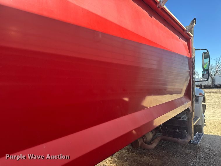 image for item YA2575 2009 International 4400 grain truck