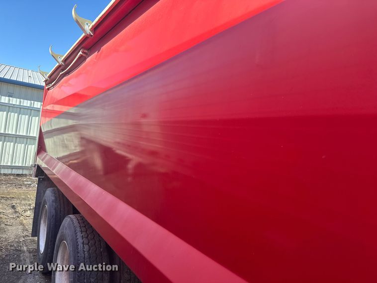 image for item YA2575 2009 International 4400 grain truck