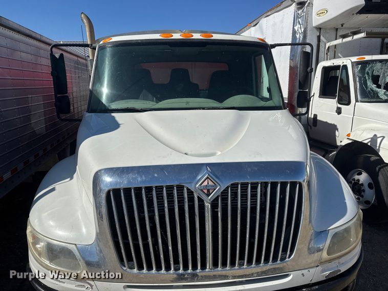 image for item YA2575 2009 International 4400 grain truck