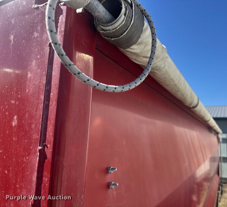 image for item YA2575 2009 International 4400 grain truck