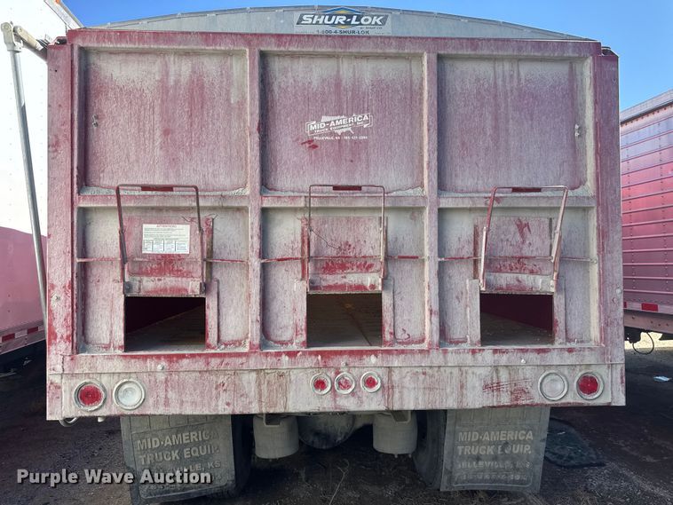 image for item YA2575 2009 International 4400 grain truck