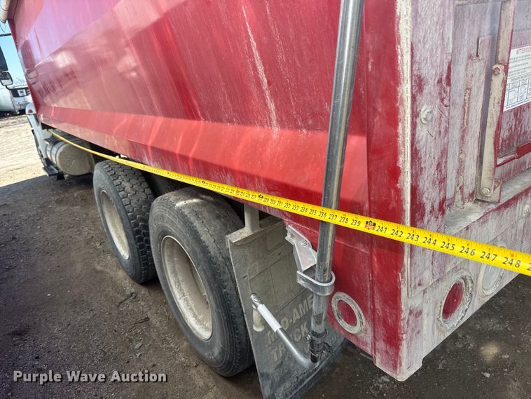 image for item YA2575 2009 International 4400 grain truck