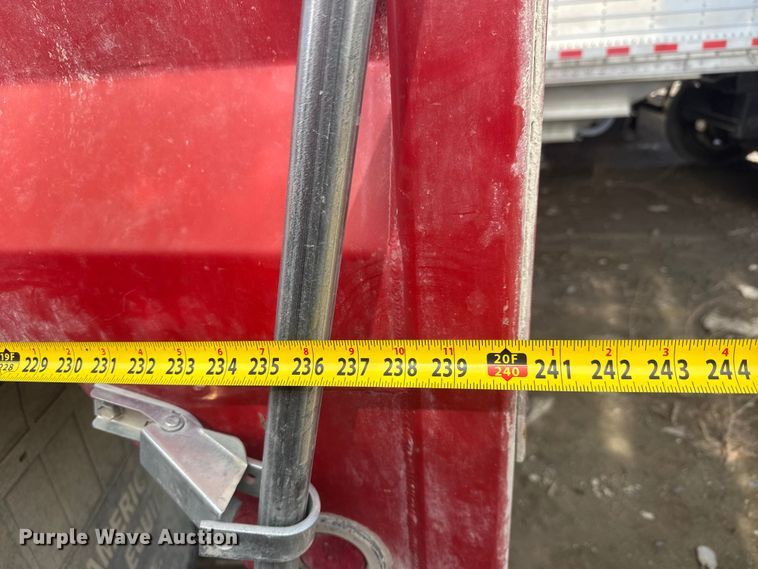 image for item YA2575 2009 International 4400 grain truck