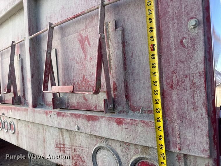 image for item YA2575 2009 International 4400 grain truck