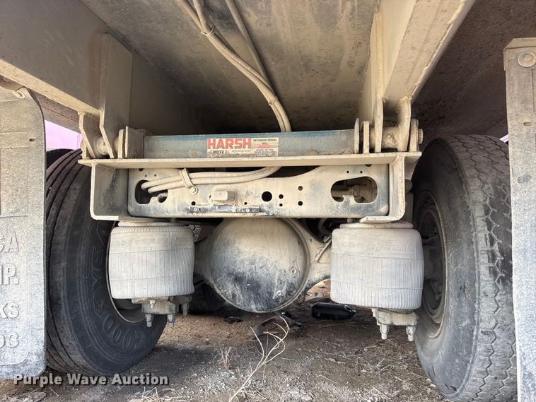 image for item YA2575 2009 International 4400 grain truck