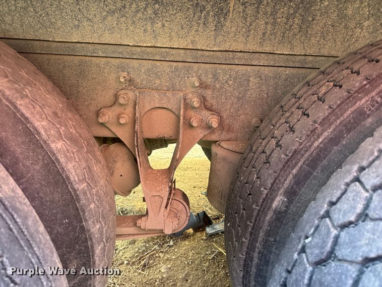 image for item YA2575 2009 International 4400 grain truck