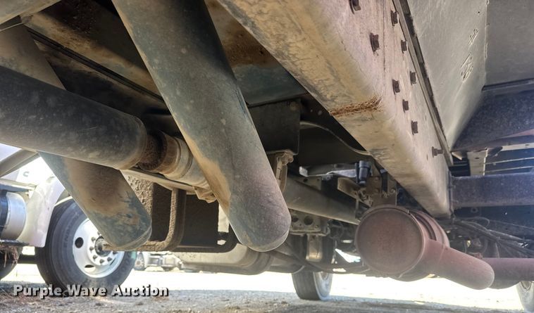 image for item YA2575 2009 International 4400 grain truck