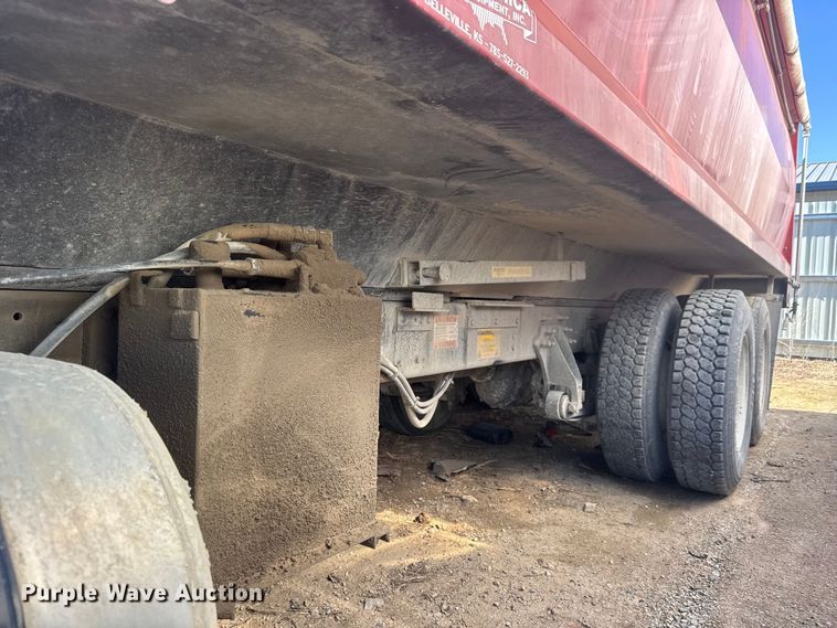 image for item YA2575 2009 International 4400 grain truck