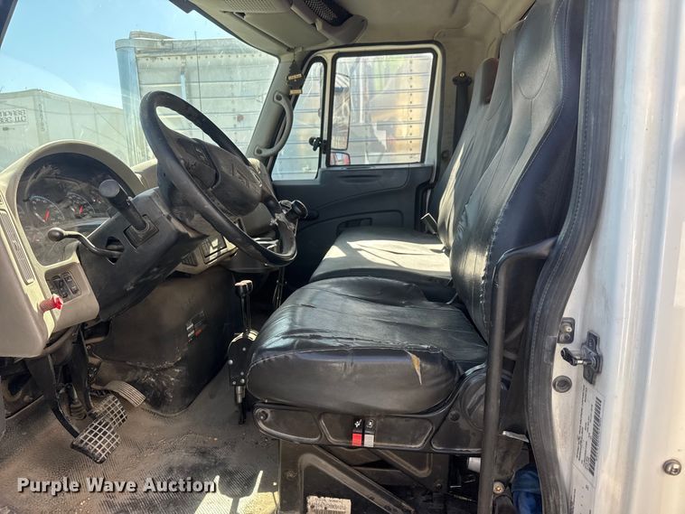 image for item YA2575 2009 International 4400 grain truck