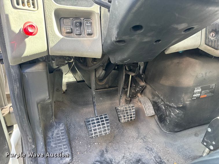 image for item YA2575 2009 International 4400 grain truck