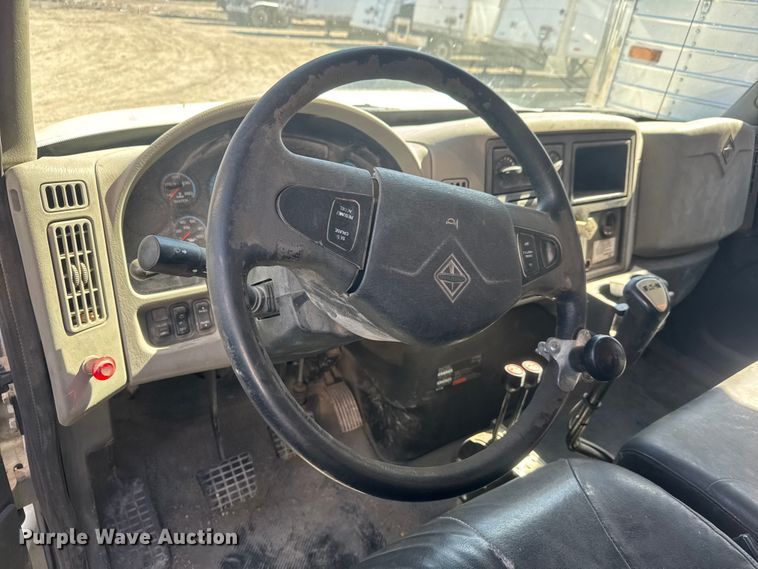 image for item YA2575 2009 International 4400 grain truck