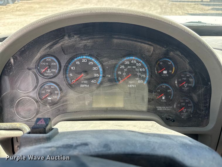 image for item YA2575 2009 International 4400 grain truck