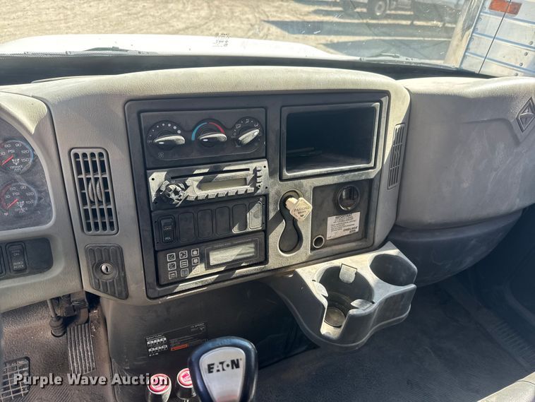 image for item YA2575 2009 International 4400 grain truck