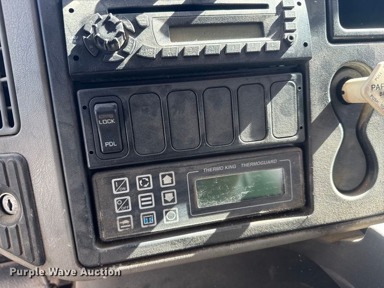 image for item YA2575 2009 International 4400 grain truck