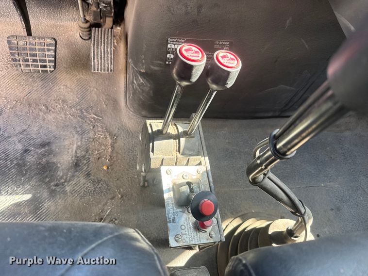 image for item YA2575 2009 International 4400 grain truck