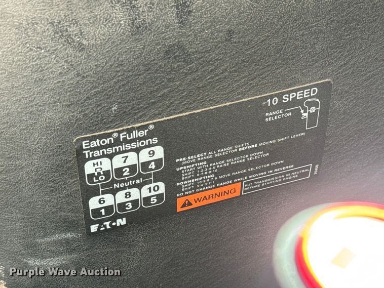 image for item YA2575 2009 International 4400 grain truck