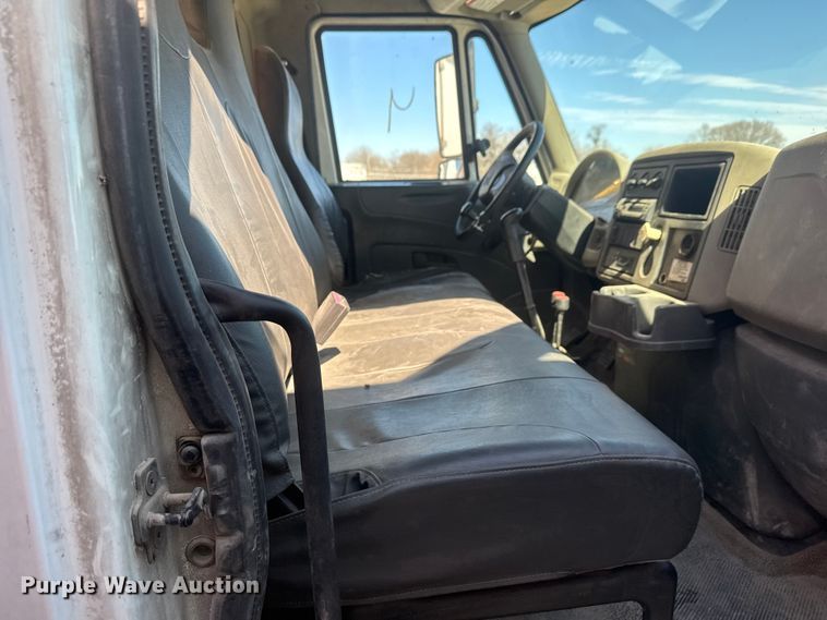 image for item YA2575 2009 International 4400 grain truck