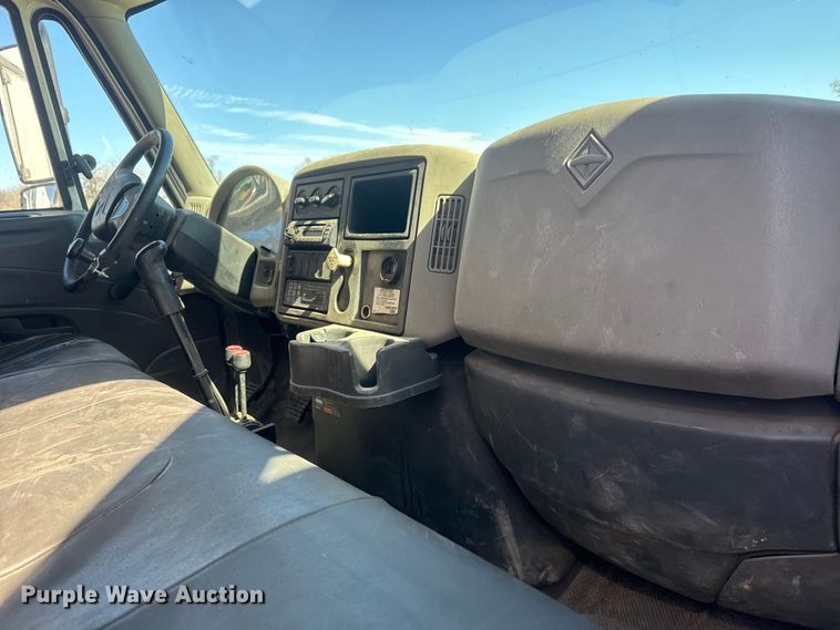 image for item YA2575 2009 International 4400 grain truck