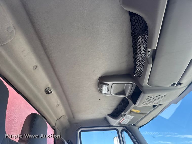 image for item YA2575 2009 International 4400 grain truck