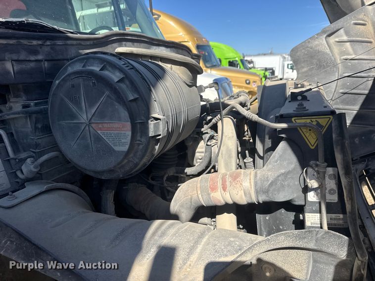 image for item YA2575 2009 International 4400 grain truck