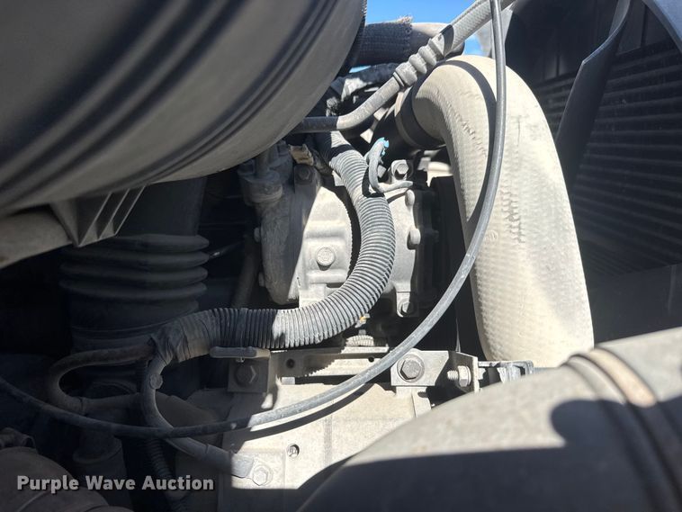 image for item YA2575 2009 International 4400 grain truck