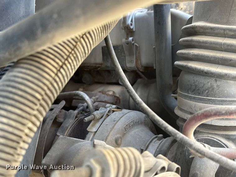 image for item YA2575 2009 International 4400 grain truck