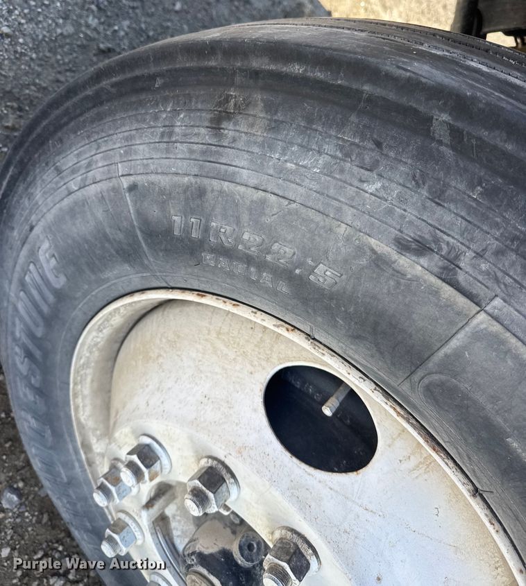 image for item YA2575 2009 International 4400 grain truck