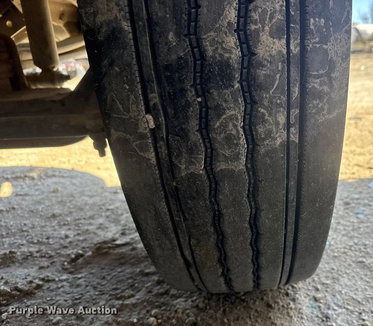 image for item YA2575 2009 International 4400 grain truck