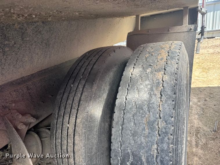 image for item YA2575 2009 International 4400 grain truck