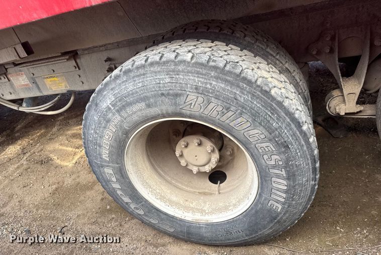 image for item YA2575 2009 International 4400 grain truck