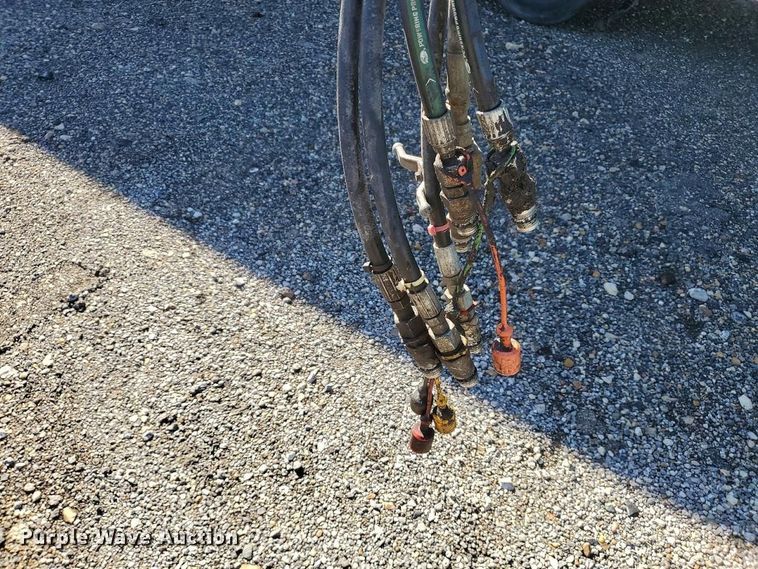 image for item YA2620 2023 John Deere 520M loader