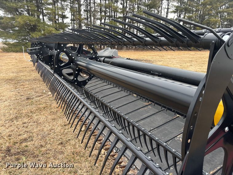 image for item YA2672 2022 MacDon FD140 flex draper head