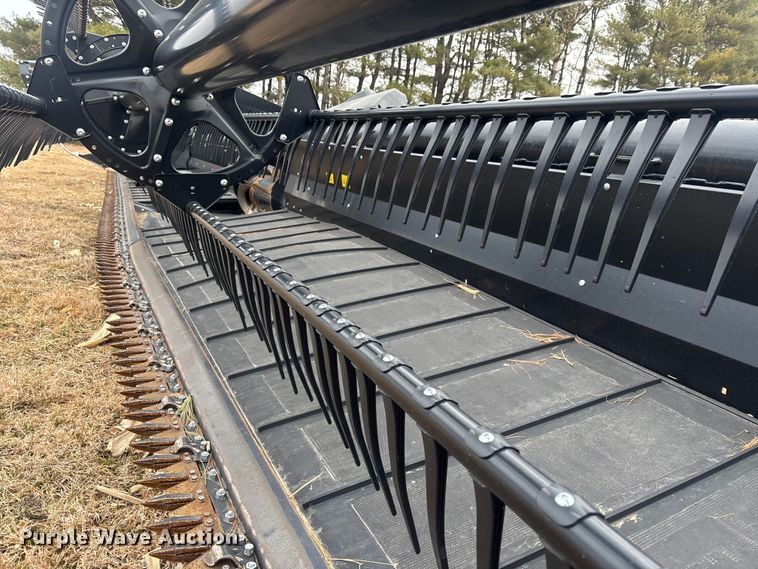 image for item YA2672 2022 MacDon FD140 flex draper head