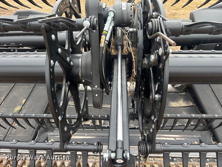 image for item YA2672 2022 MacDon FD140 flex draper head