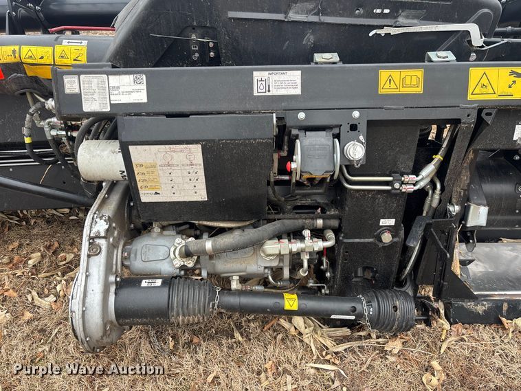 image for item YA2672 2022 MacDon FD140 flex draper head