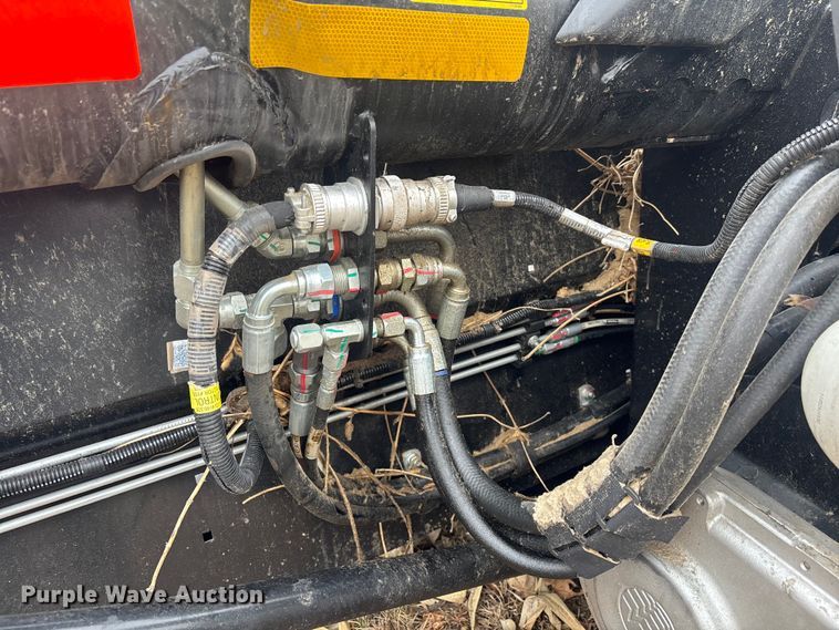 image for item YA2672 2022 MacDon FD140 flex draper head