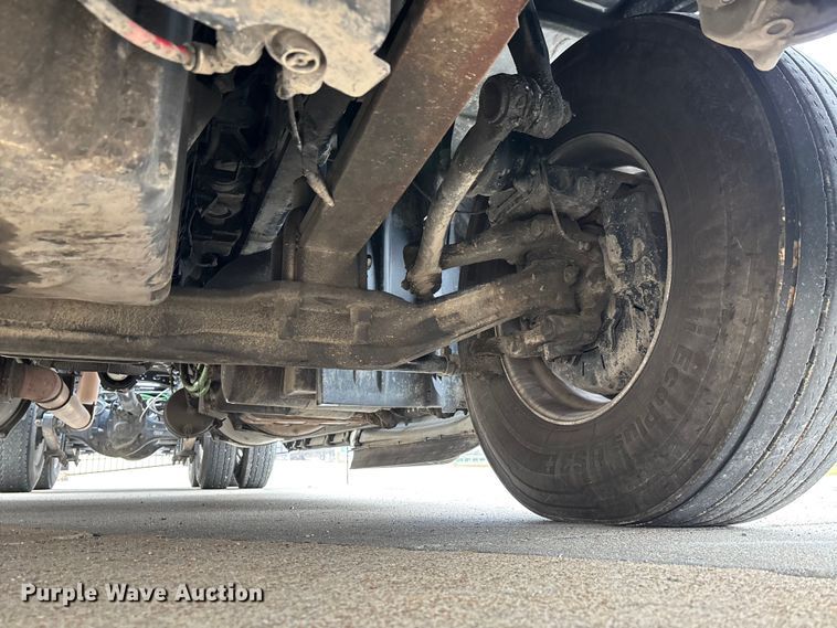 image for item DT0013 2015 Freightliner Cascadia semi truck