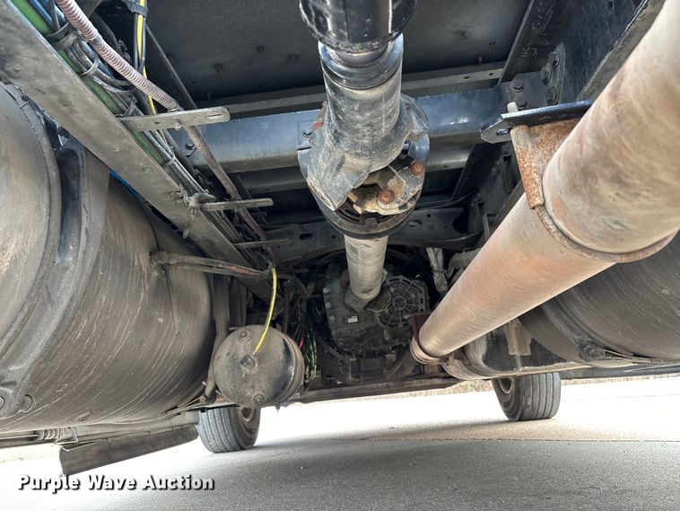 image for item DT0013 2015 Freightliner Cascadia semi truck