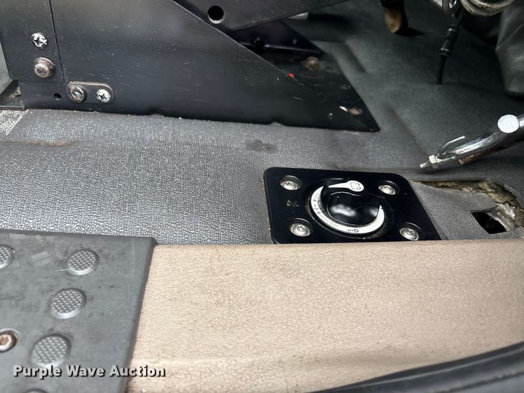 image for item DT0013 2015 Freightliner Cascadia semi truck