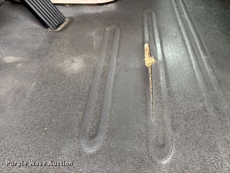 image for item DT0013 2015 Freightliner Cascadia semi truck